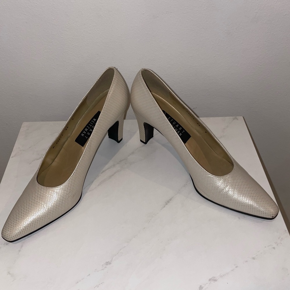 Designer Stuart Weitzman Pearly White Pointed Toe… - image 4